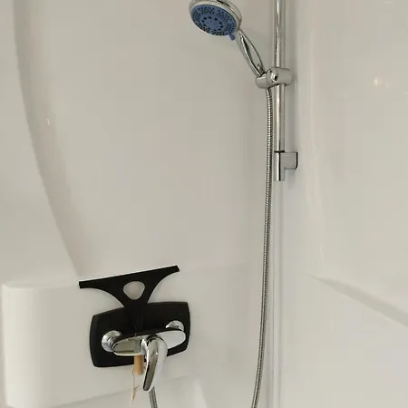 House Of Twenty- Studio Paisible A Dieppe Plage Et Gare A Pied - Situe Rue Pietonne - Wifi - Draps Et Serviettes Inclus - Appartement