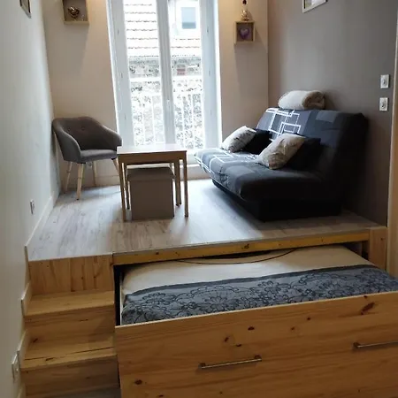 House Of Twenty- Paisible A Et Gare A Pied - Situe Rue Pietonne - Wifi - Draps Et Serviettes Inclus - شقة *